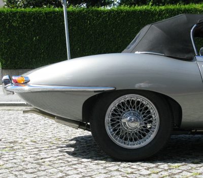 Jaguar E-Type Series I OTS 1965 Opalescent Silver Grey Back Wheel