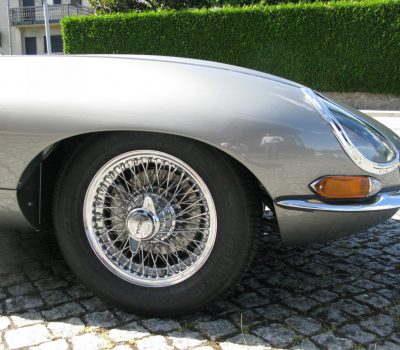 Jaguar E-Type Series I OTS 1965 Opalescent Silver Grey Front Wheel